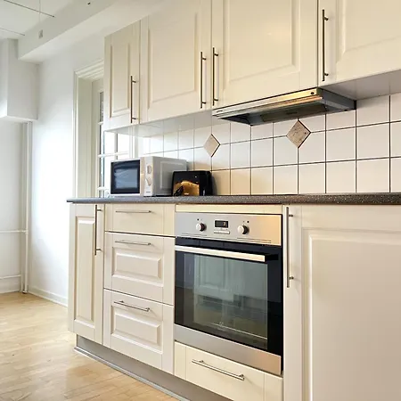 Tow-bedroom Located In The Beautiful Of Apartman *